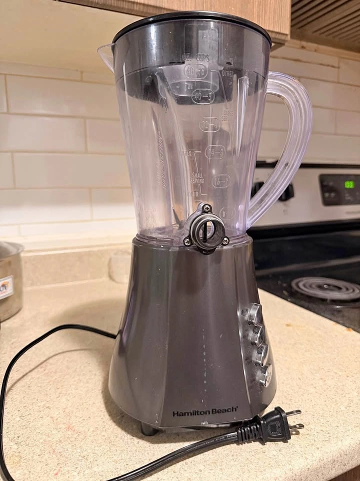 Hamilton Beach Blender – Works Great (Dispenser Knob Missing)
