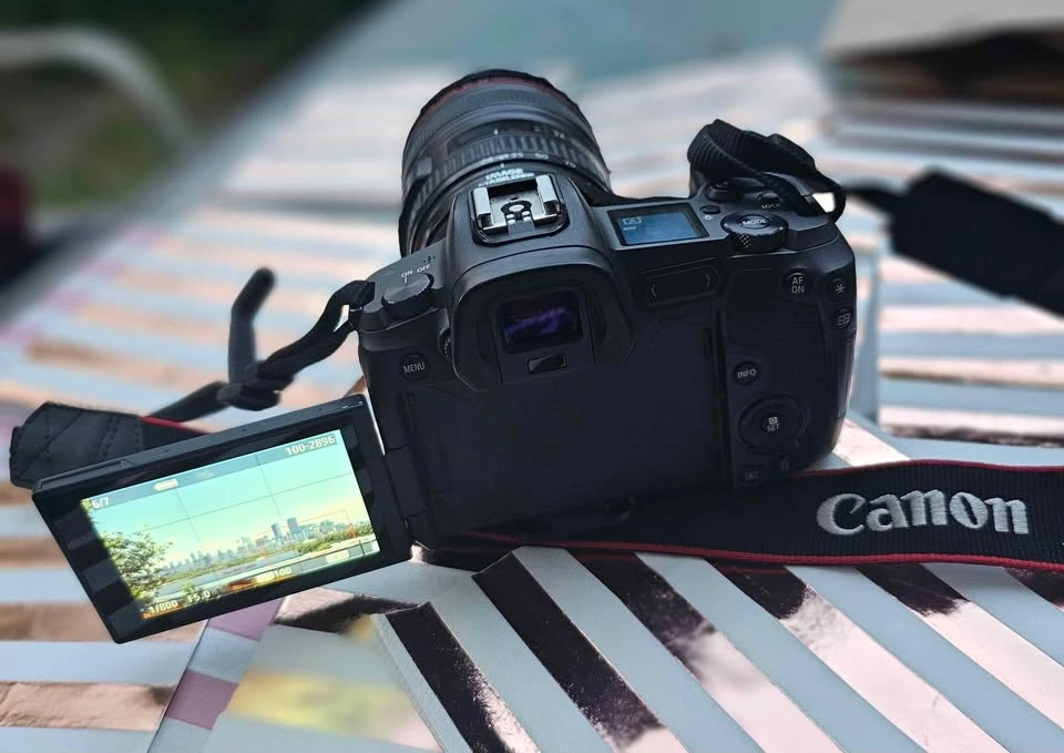 Canon EOS R with EF 24-105mm f/4L IS USM Lens - photo 3