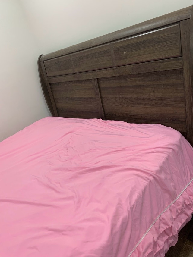 Queen Sized bed with mattress - photo 4