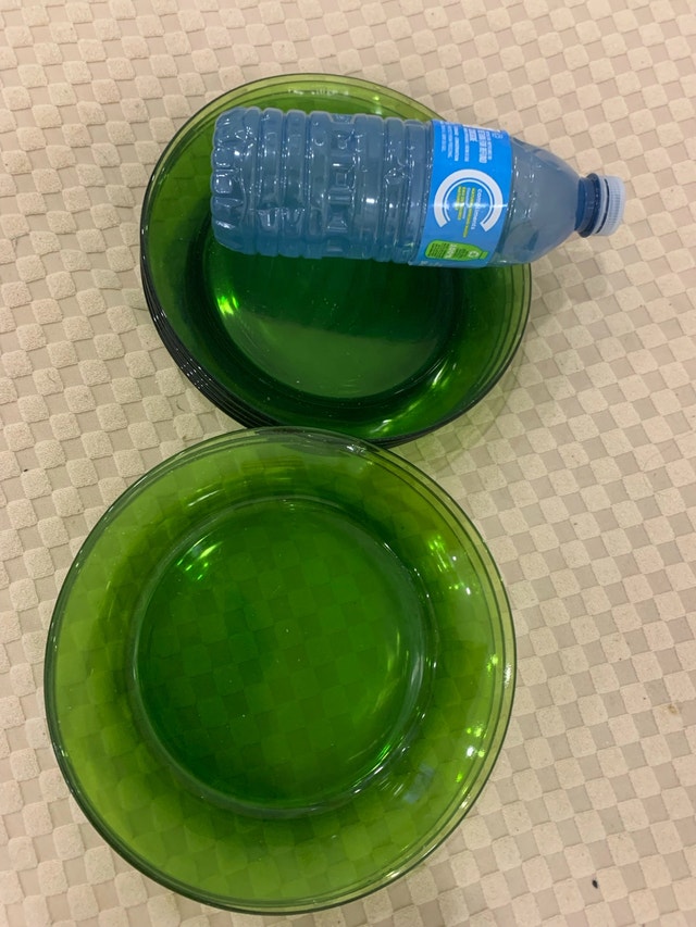 7 Green Glass dinner Plates - photo 2