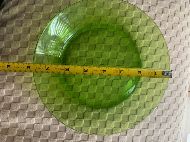 7 Green Glass dinner Plates - photo 3