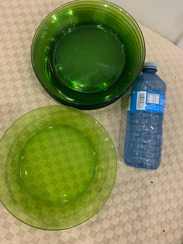 7 Green Glass dinner Plates - photo 4