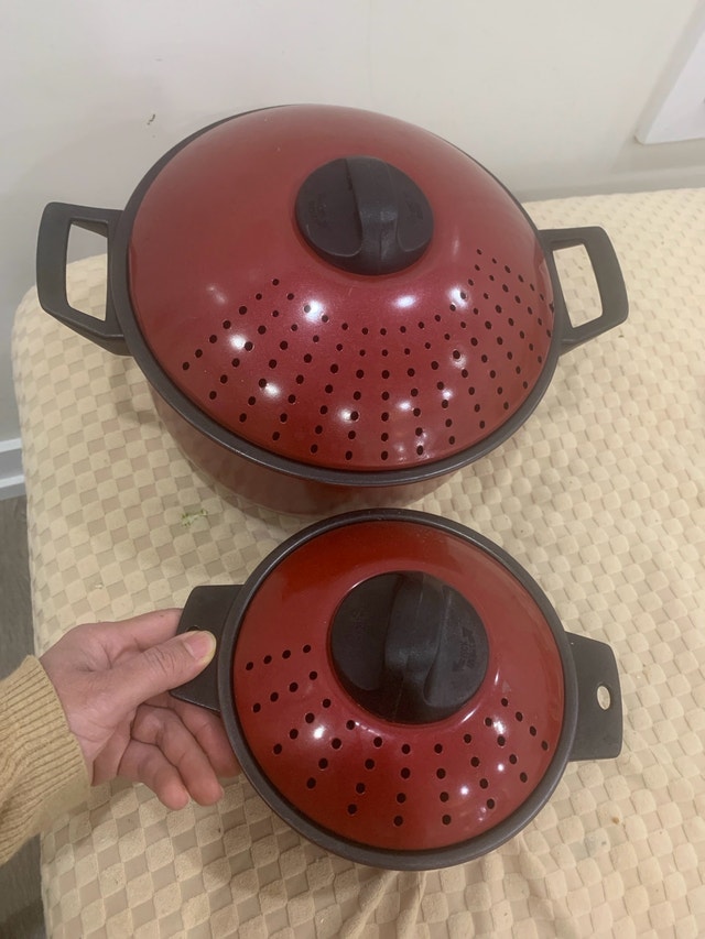 Red pots set with strainer lids