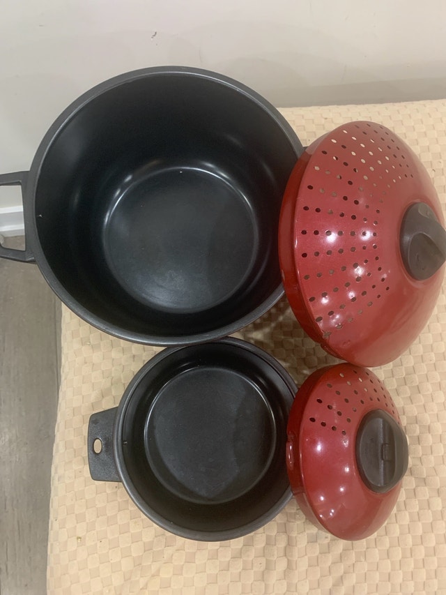 Red pots set with strainer lids - photo 2