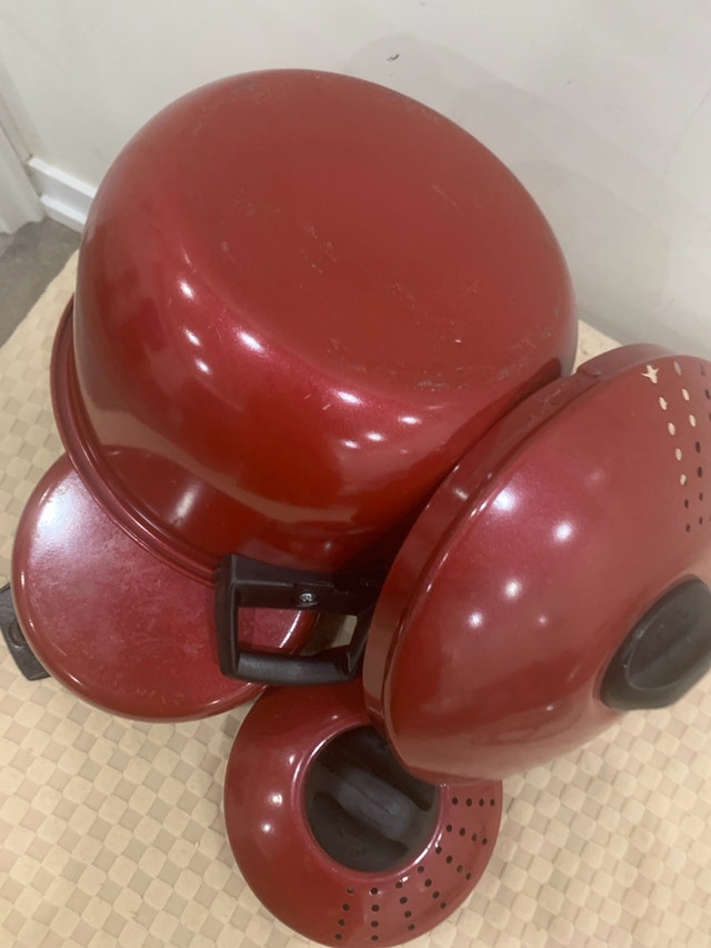 Red pots set with strainer lids - photo 5