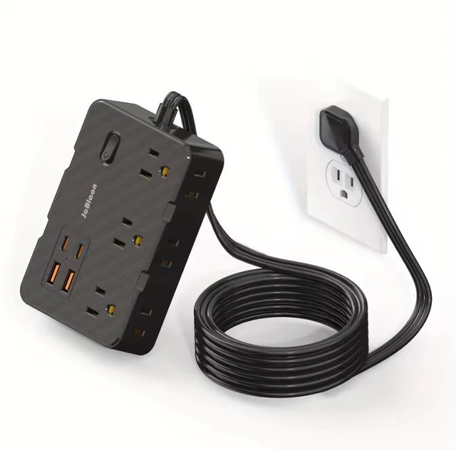 Flat plug power station with 4 USB ports