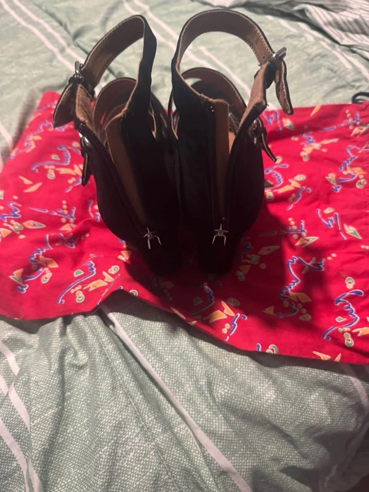 Black high heels - photo 3