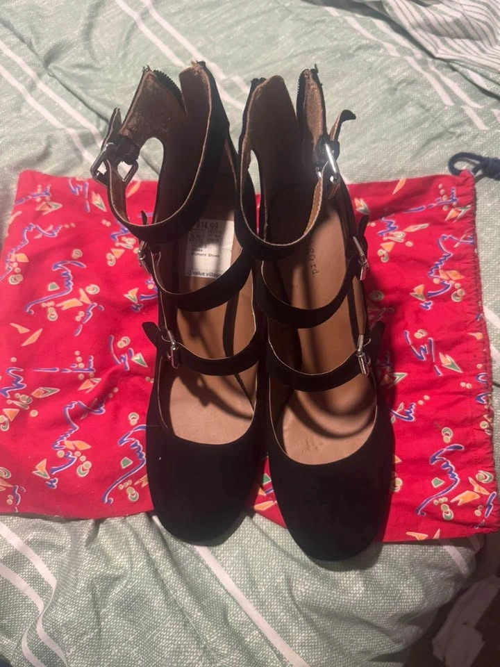 Black high heels - photo 5