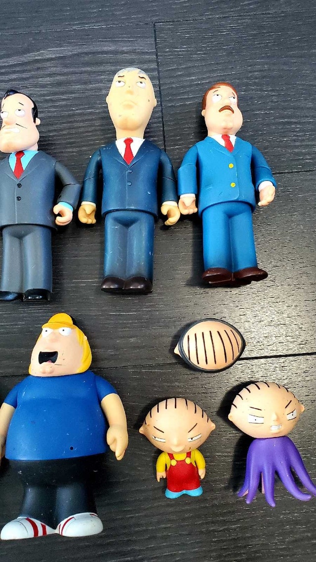 Vintage Family Guy Action Figure Lot - photo 5