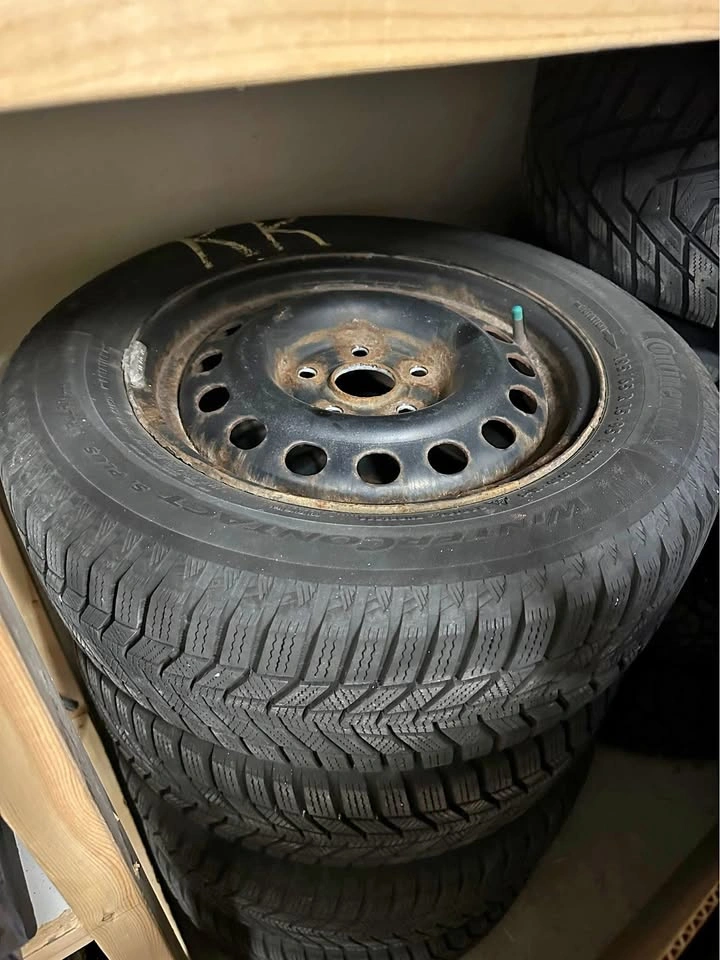Continental Winter tires and steel rims 195/65/R15 5x112