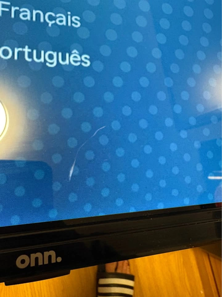onn. 32" 1080p Roku Smart TV - photo 3