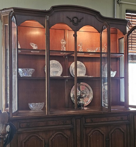 1970s Provincial Walnut Lighted Breakfront China Cabinet - photo 4