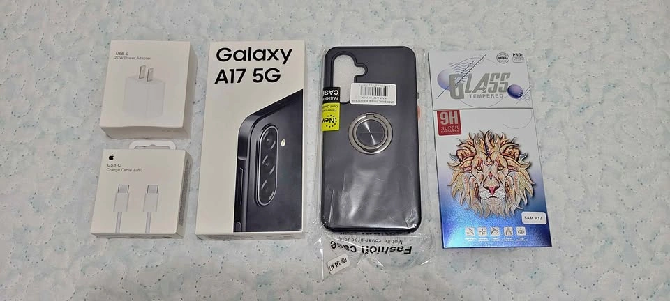 Samsung galaxy A17 (unlocked) plus accessories