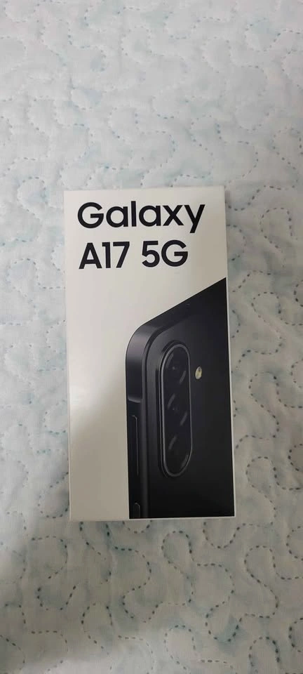 Samsung galaxy A17 (unlocked) plus accessories - photo 2