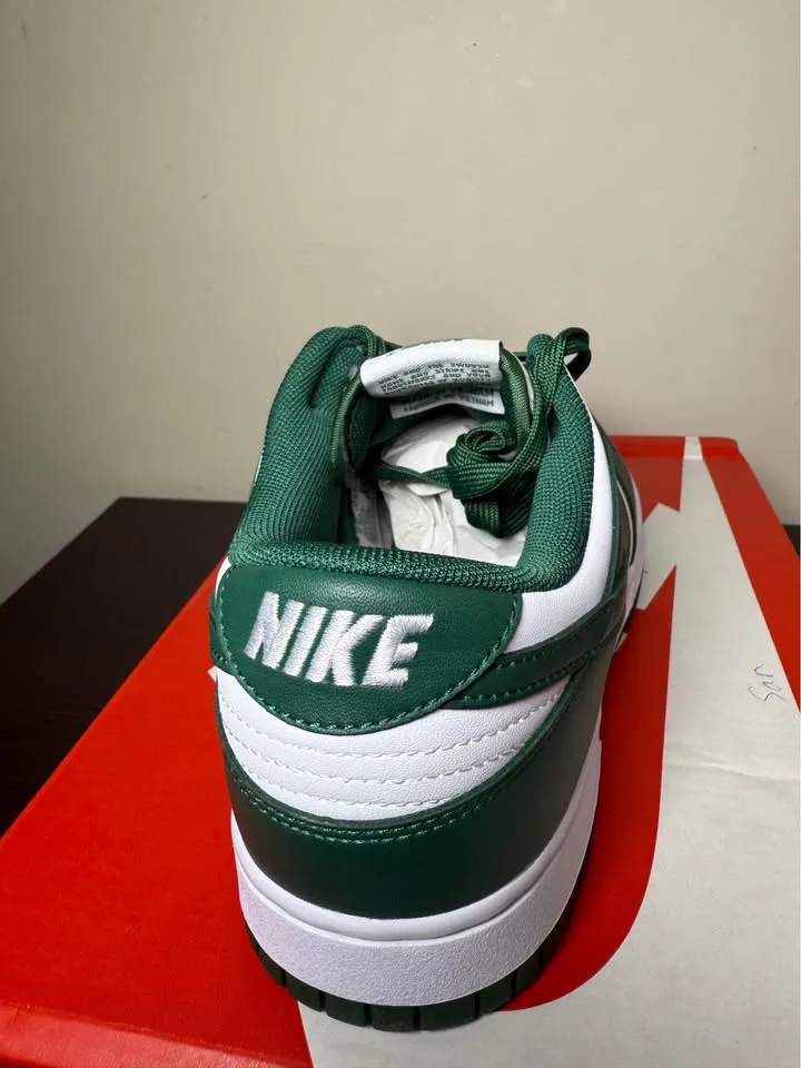NEW! Nike SB Dunks in Green/White image indicator(2)