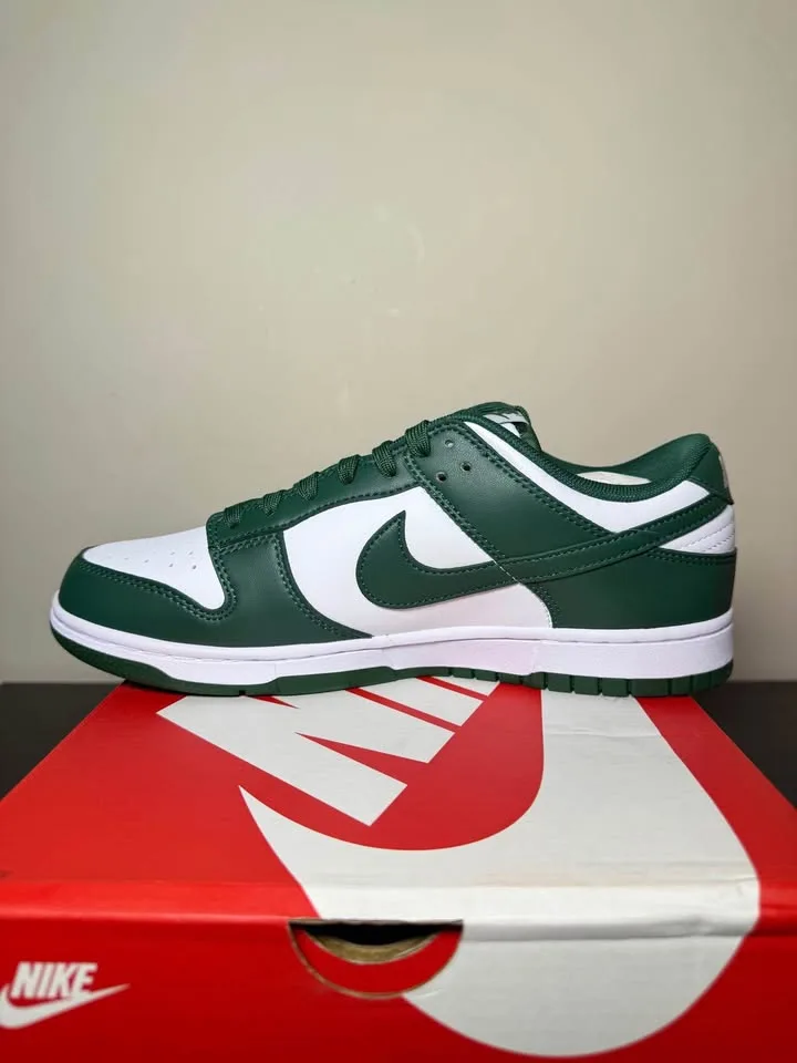 NEW! Nike SB Dunks in Green/White image indicator(3)