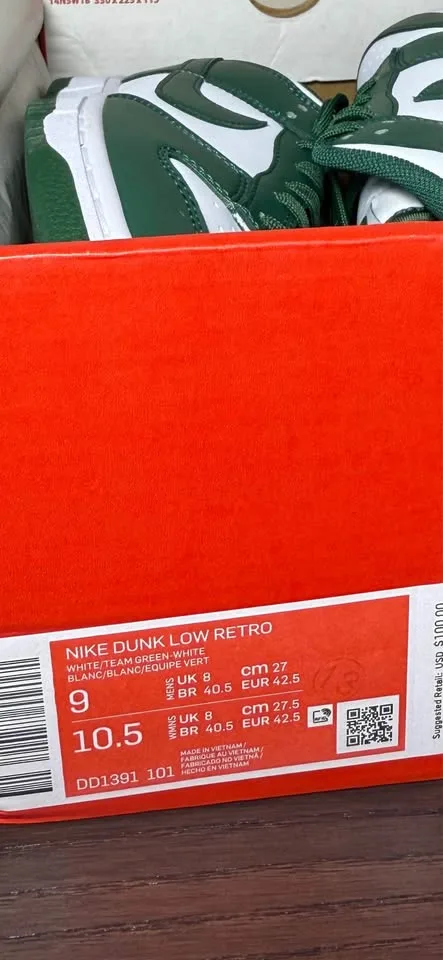 NEW! Nike SB Dunks in Green/White image indicator(5)