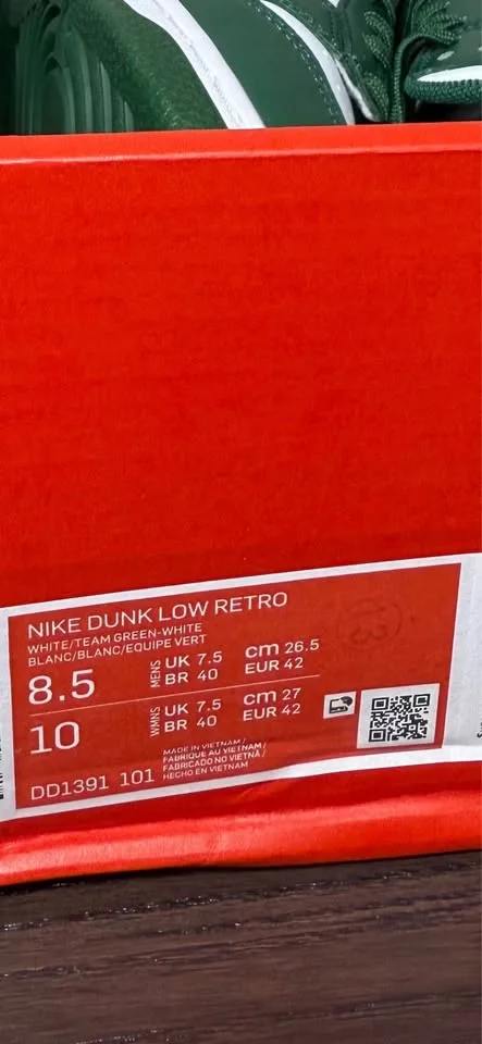 NEW! Nike SB Dunks in Green/White image indicator(6)