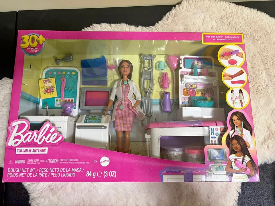 Barbie Fast Cast Clinic Playset - Brand New