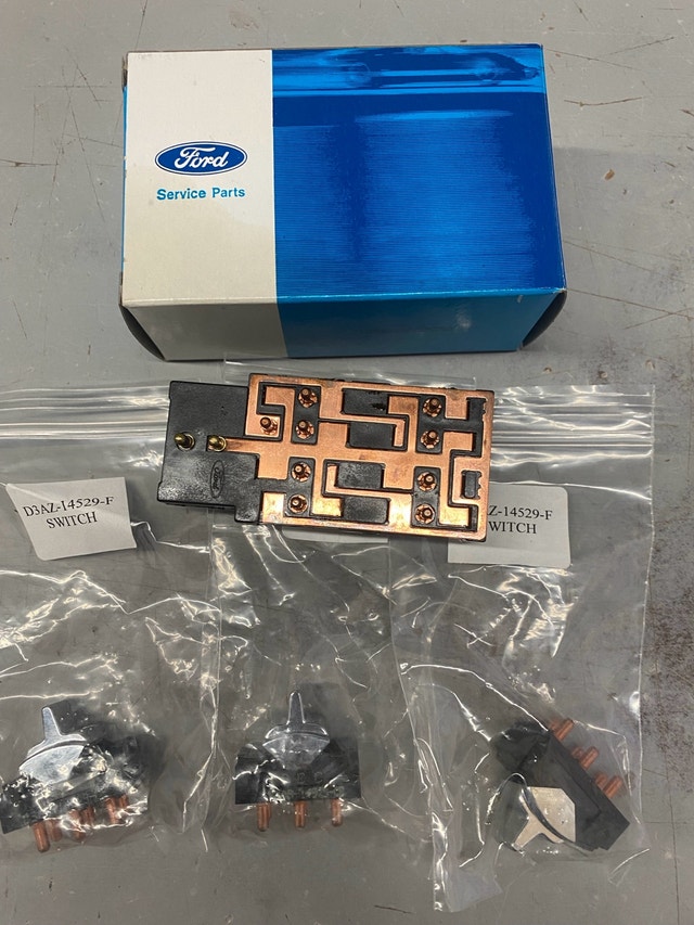 71 - 73 Mustang Power Window Switch - photo 2