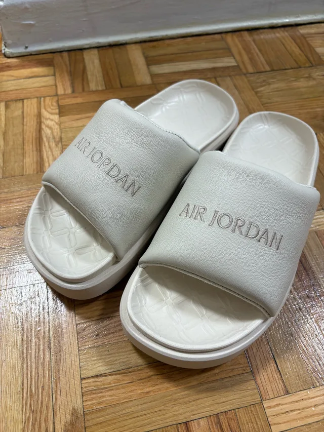 Nike Jordan Sophia Slides image indicator(2)