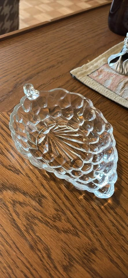 Vintage Anchor Hocking Grape Dish - photo 2