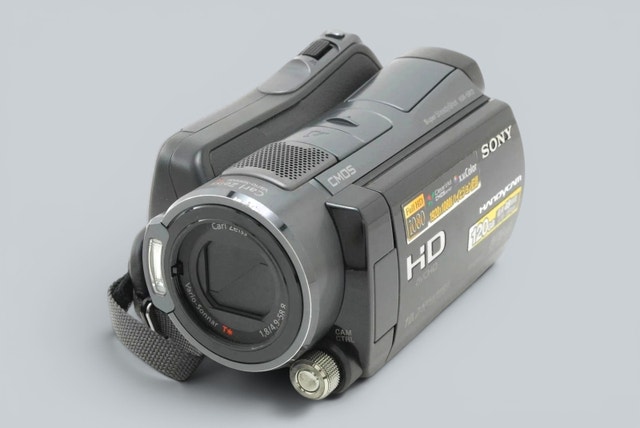 Sony HDR-SR12 Y2K Handycam - Complete Box/2 Batteries & Remotes - photo 2