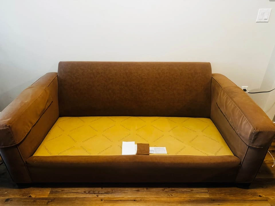Ethan Allen coach/sofa - photo 3