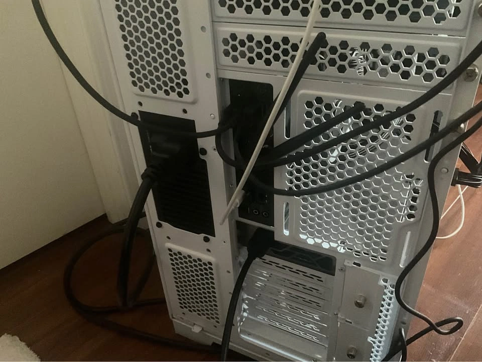 14900K + 5090 MONSTER PC (48GB 1600W Z790) - photo 2