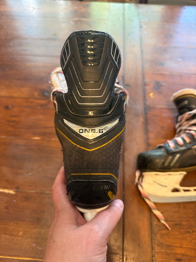 Bauer Supreme Hockey Skates size 1 - photo 2
