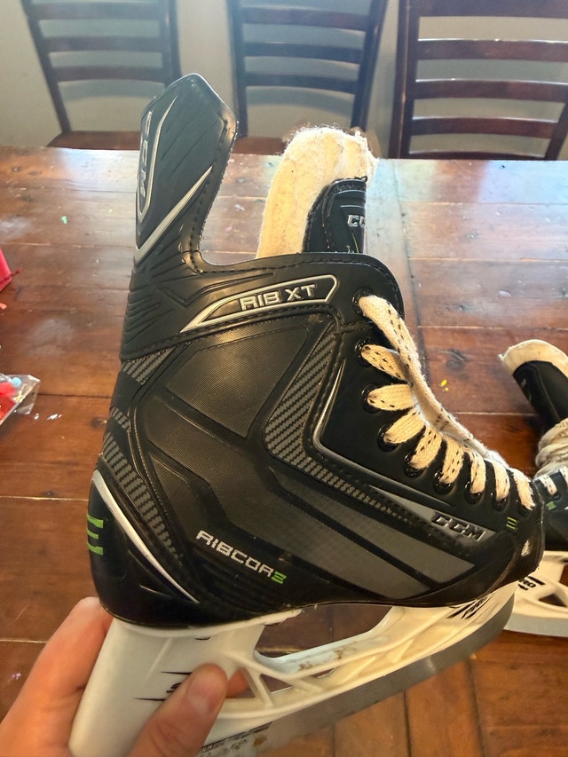 CCM Ribcor Hockey Skates size 2D - photo 2