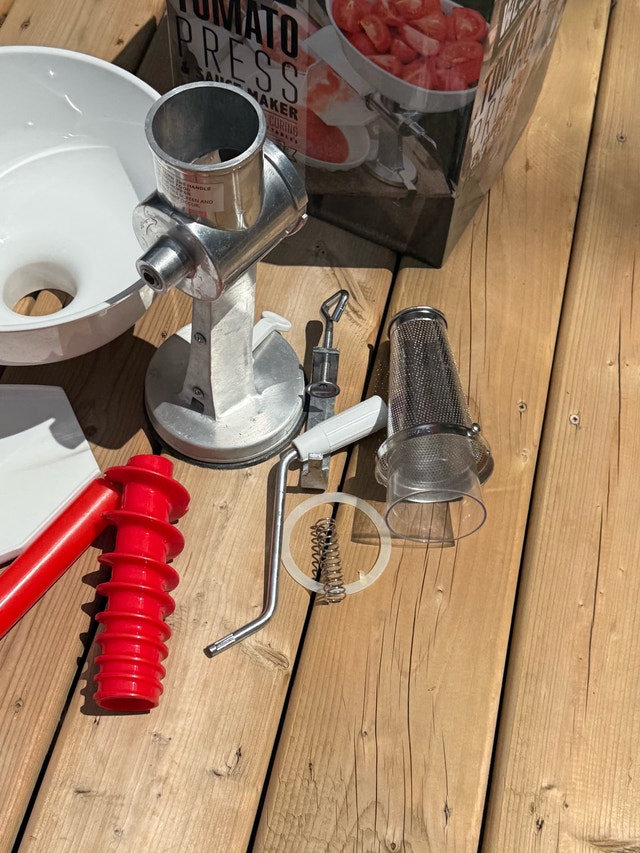 Weston Tomato Press - photo 2