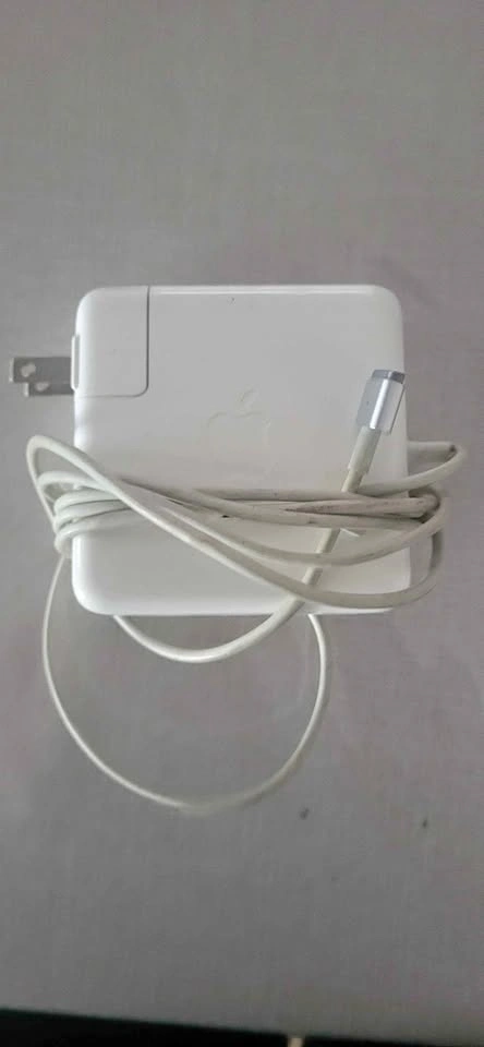 Apple MagSafe MacBook charger