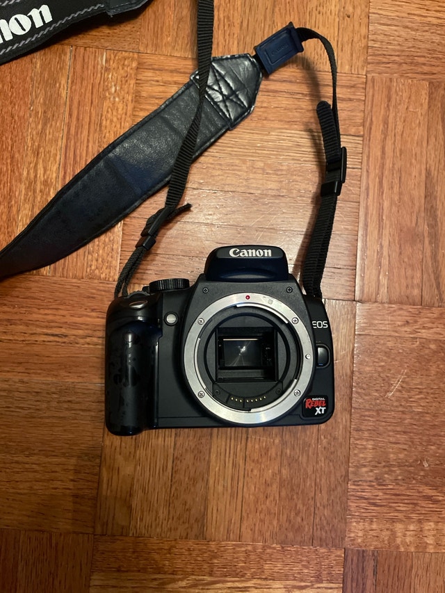 Canon Rebel XT with 18-55mm and 75-300mm Lenses and flash card - photo 4