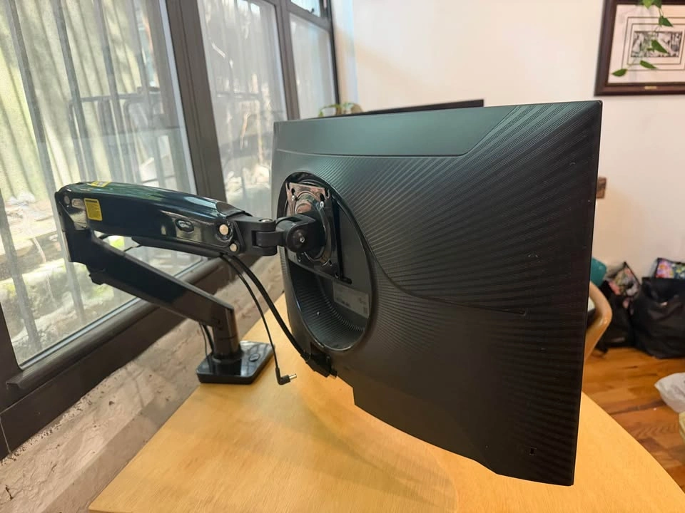 HUANUO Single Monitor Arm for 13-49 inch Screens - photo 2
