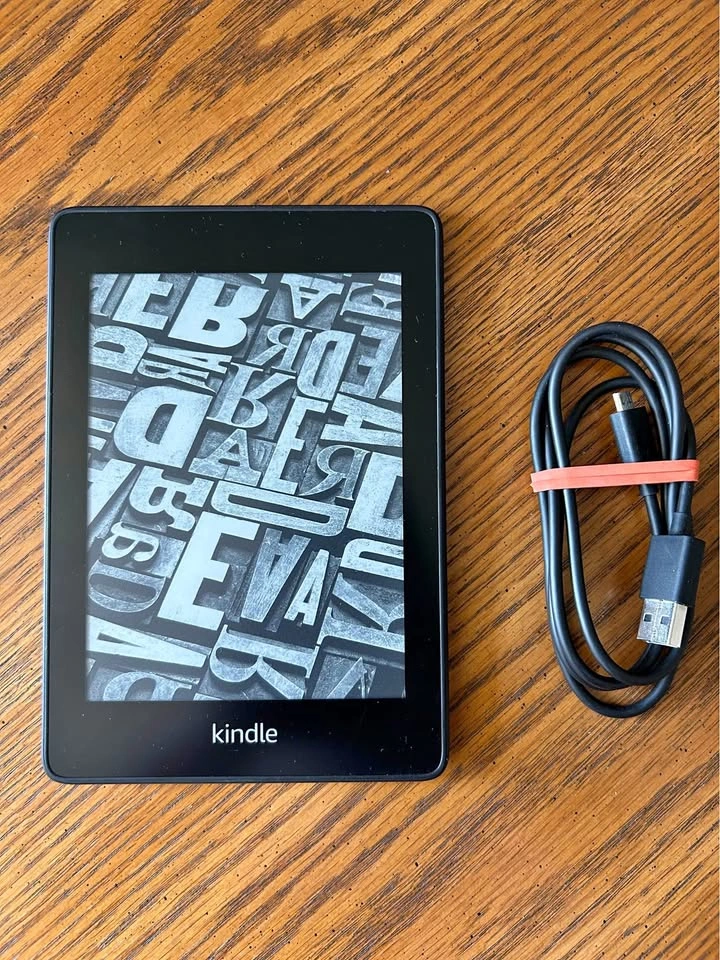 Kindle Paperwhite 10th Gen (8GB) - Good Condition!
