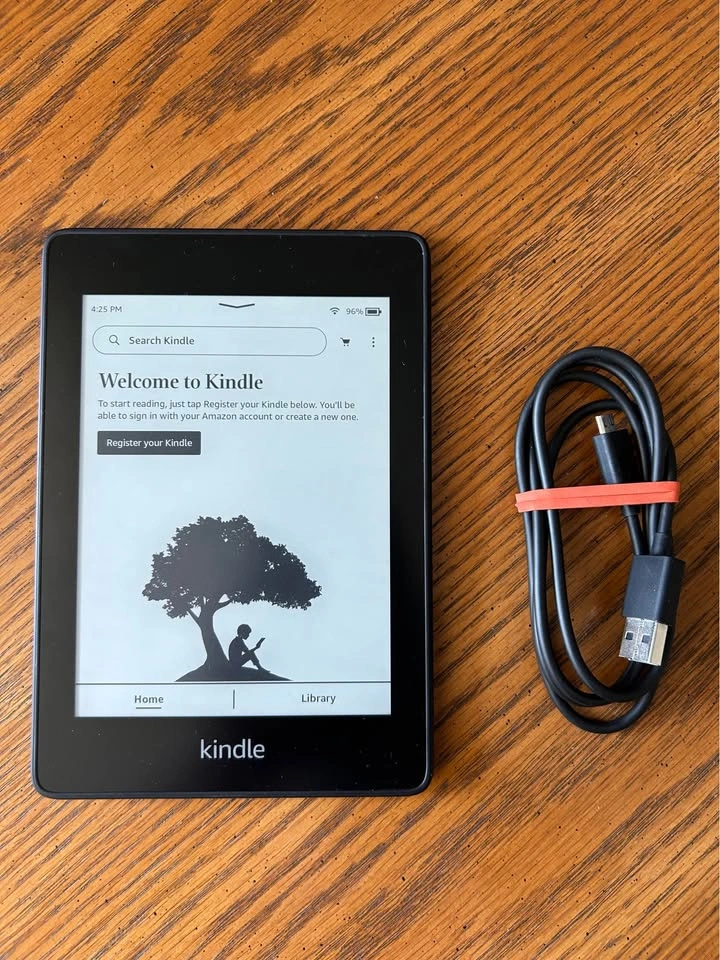 Kindle Paperwhite 10th Gen (8GB) - Good Condition! - photo 2