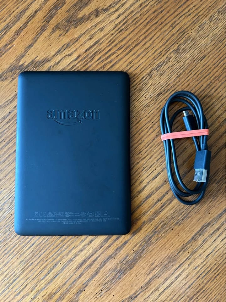 Kindle Paperwhite 10th Gen (8GB) - Good Condition! - photo 5