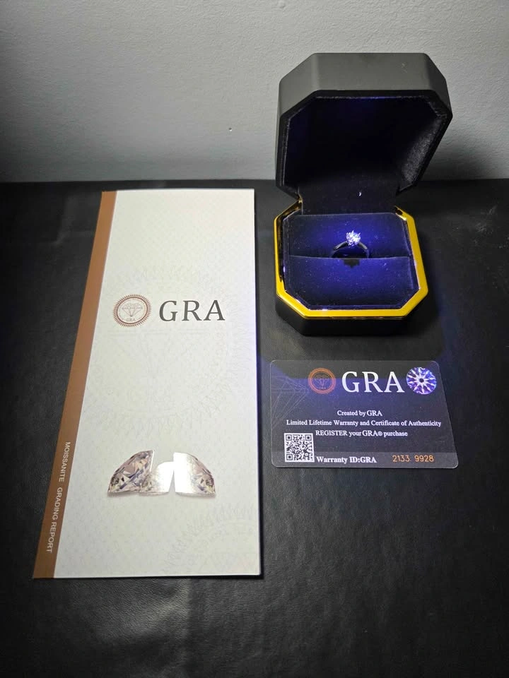 VVS1 Engagement Ring - photo 3