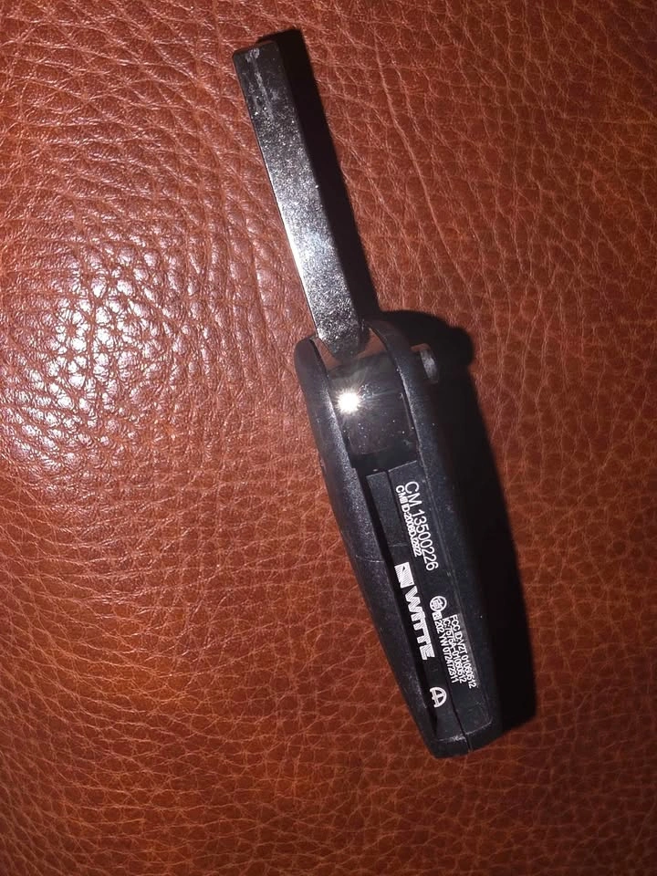 Oem 2010-2017 Chevy Equinox Key fob - photo 4