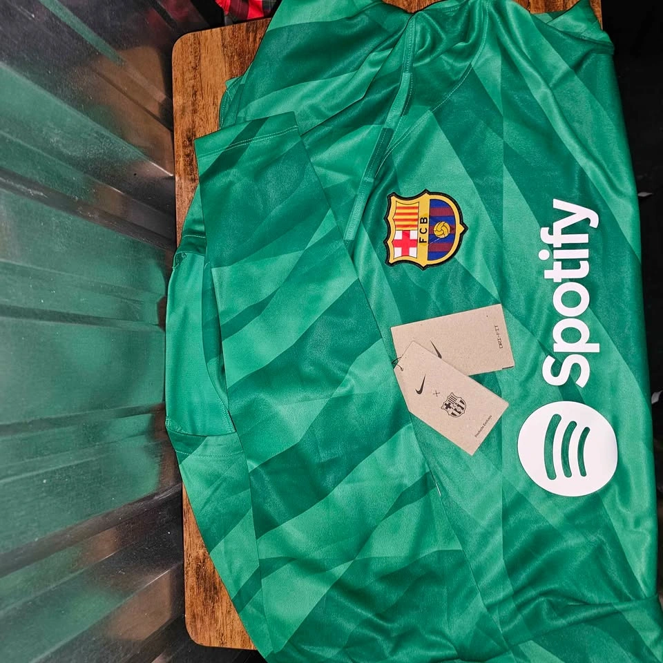 Barcelona Gk Jersey SIZE Xl - photo 3