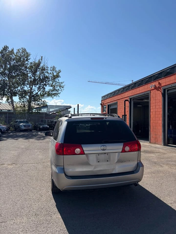 2006 Toyota Sienna - photo 2