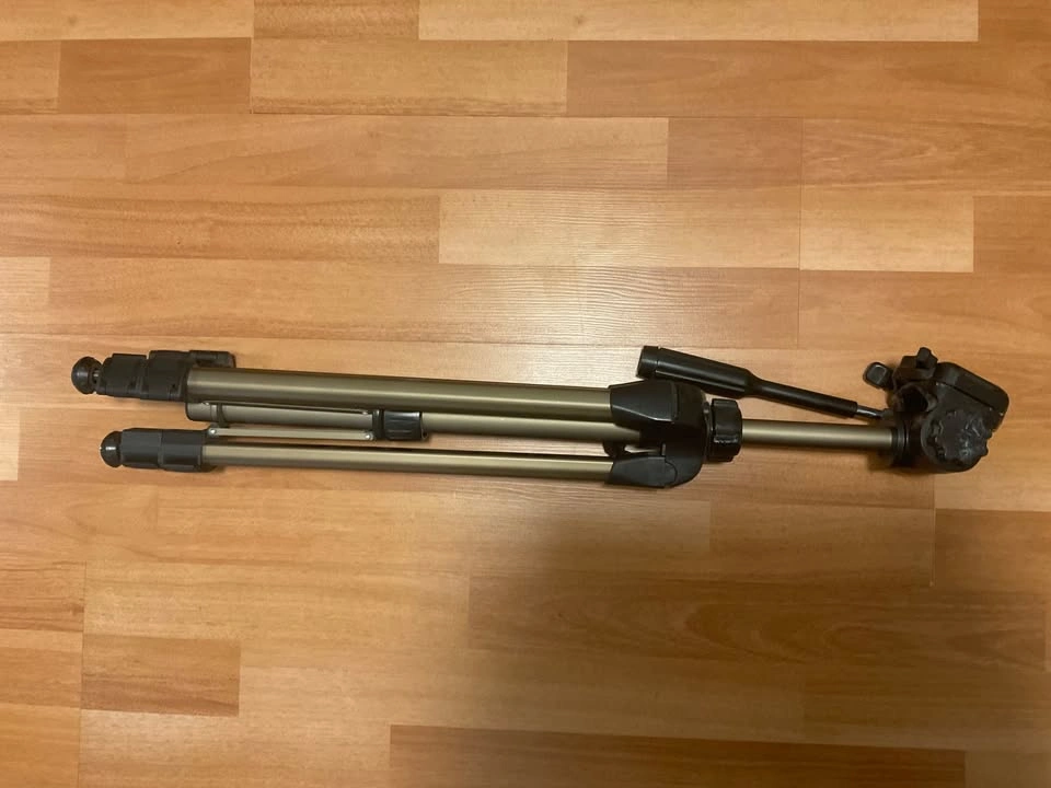 Dynex Camera Tripod - photo 3
