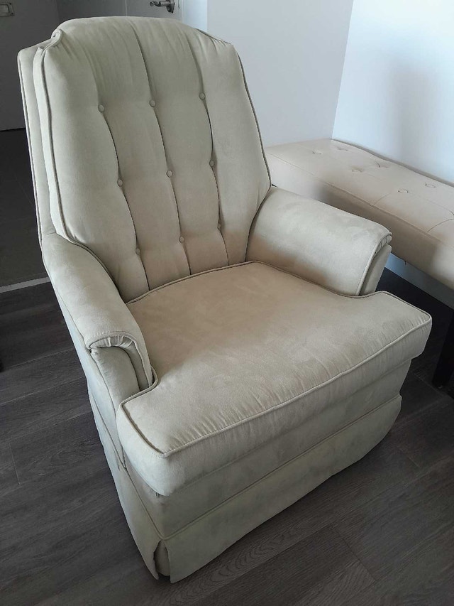 La-Z-Boy Accent Chair - photo 2