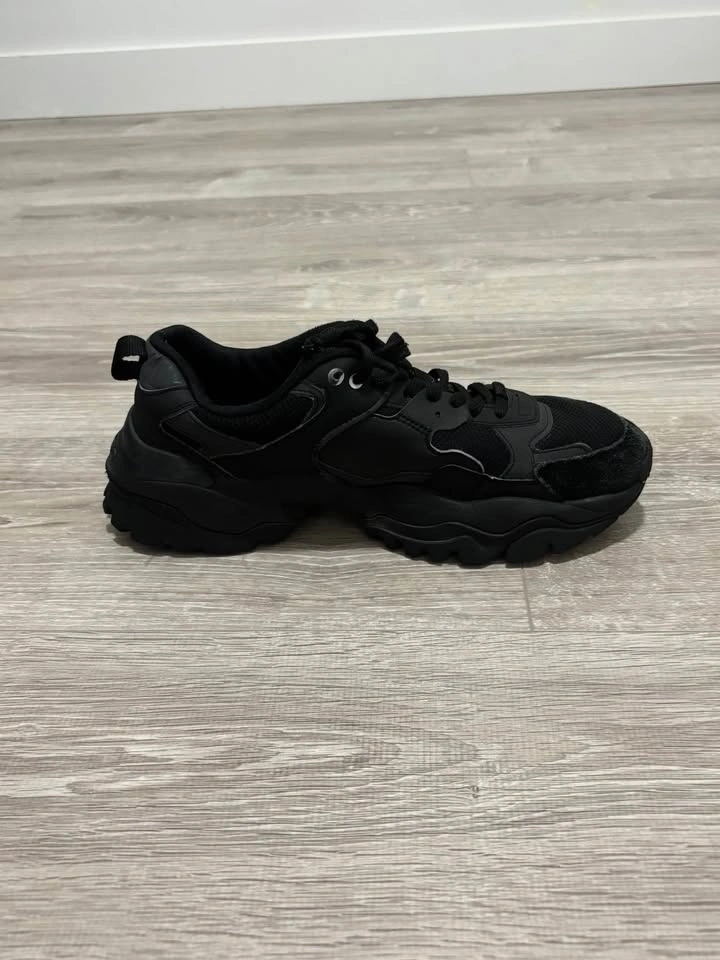 Korea Exclusive Umbro Chunky Dad Sneakers - photo 2