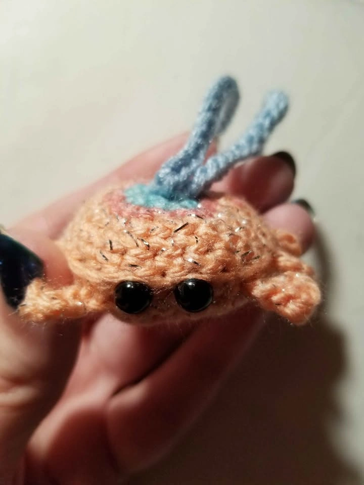 4 Colorful Crab Crochet Keychains - photo 2