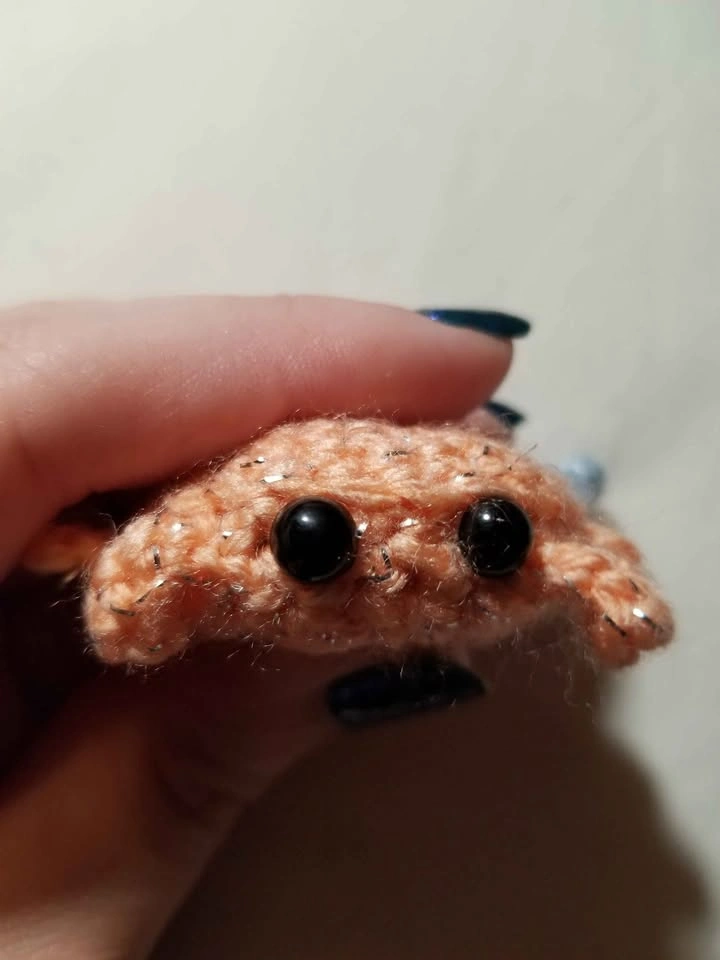 4 Colorful Crab Crochet Keychains - photo 4