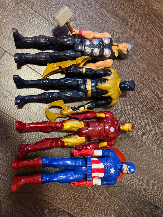 22 Titan Marvel Action Figures
