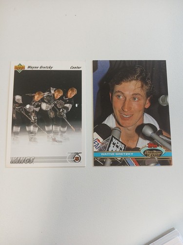 Wayne Gretzky 2 Card Lot 1991-92 Topps & 1992-93 Upper Deck