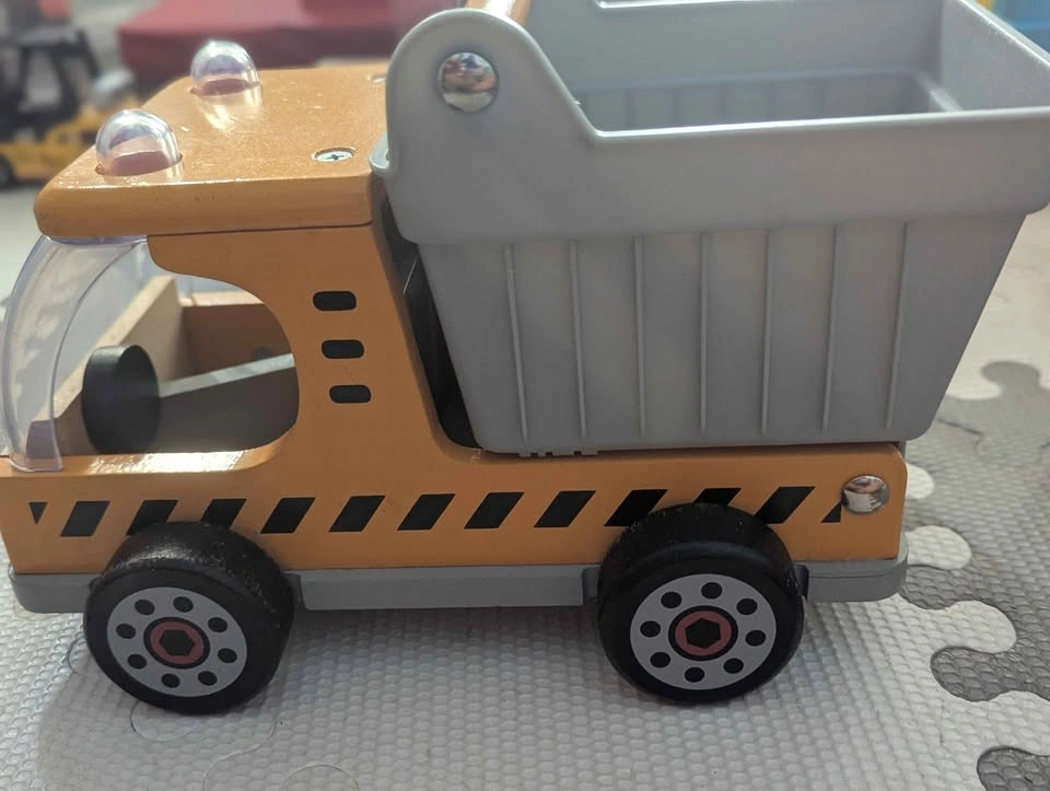 Hape Wooden Toy Dump Truck - photo 3